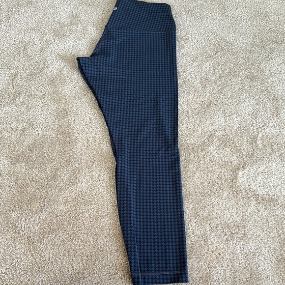 Lululemon Align houndstooth 25” Leggings - Picture 4 of 4